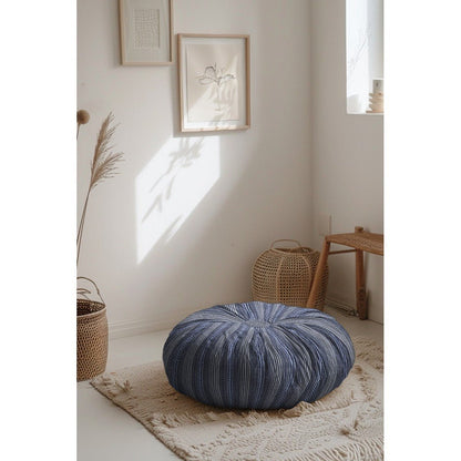 Image en tissu à motif traditionnel - tons bleu foncé 200 g/m² – disponible chez Šarlotes audumi