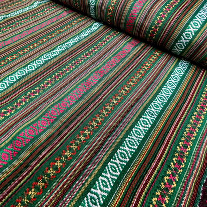 Tissu à motif ethnique vert