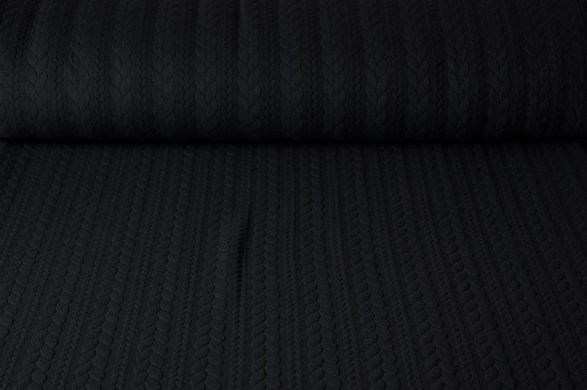 Attēls ar Trikotāžas audums ar adījuma rakstu - melnas pīnes 340 g/m² – pieejams Šarlotes audumi