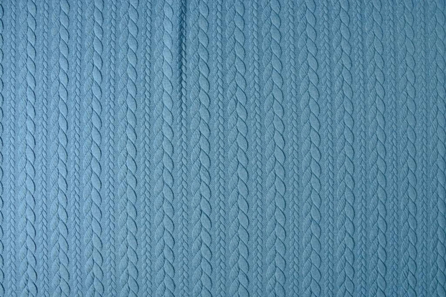 Attēls ar Trikotāžas audums ar adījuma rakstu - zilas pīnes 340 g/m² – pieejams Šarlotes audumi