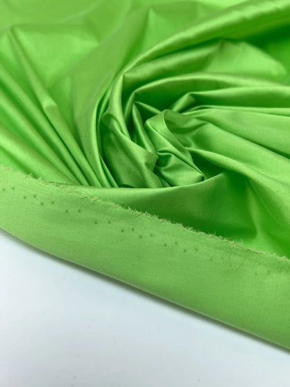 Silk satin - kiwi shade 70 g/m²