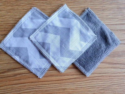 Tissu 100 % coton à zigzags blancs et gris 130 g/m²